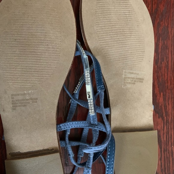 Madden Girl Like New Strappy Sandals Size 6 - Picture 3 of 3